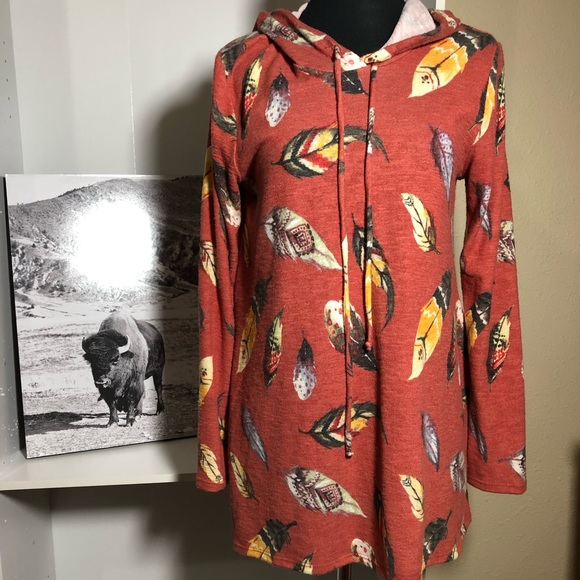 Sweaters - Feather print oversized sweatshirt